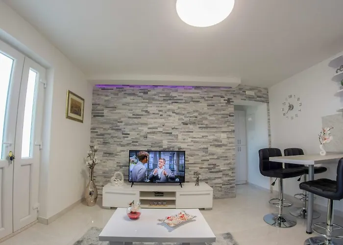 S&V Deluxe Apartments